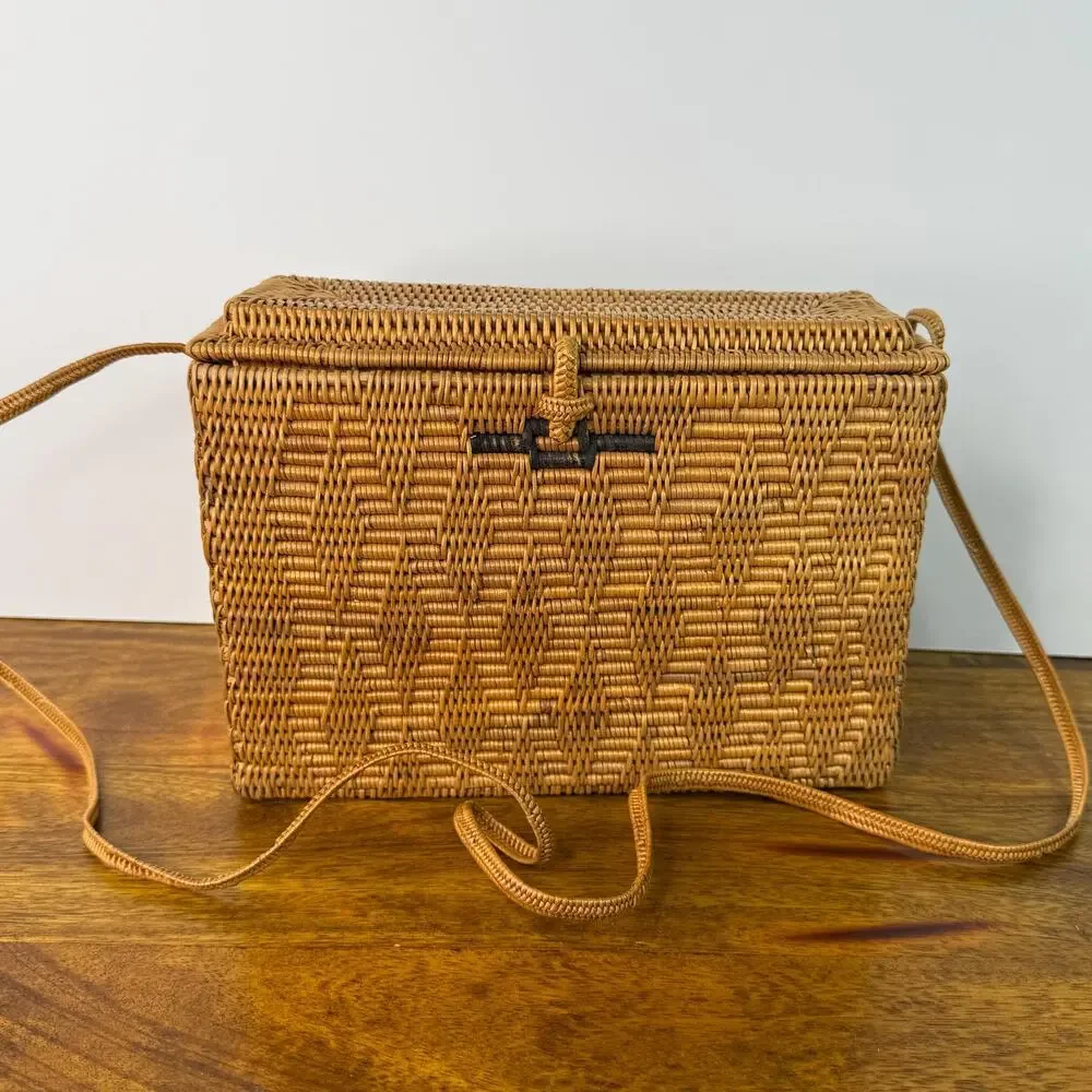 Vintage Woven Straw Grass Hawaiian Purse Crossbody